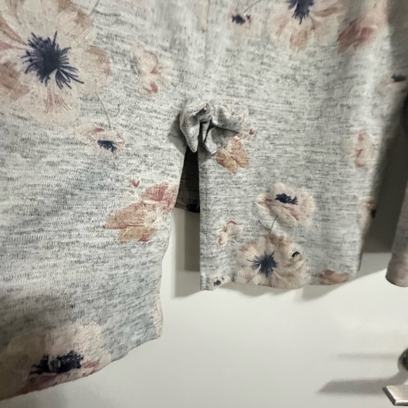 Suzy Shier Heather Gray Floral Long Sleeve Tee - Picture 6 of 6